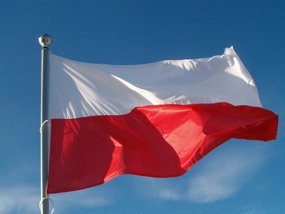 Police cannot tell the difference between Polish and Soviet Union flag